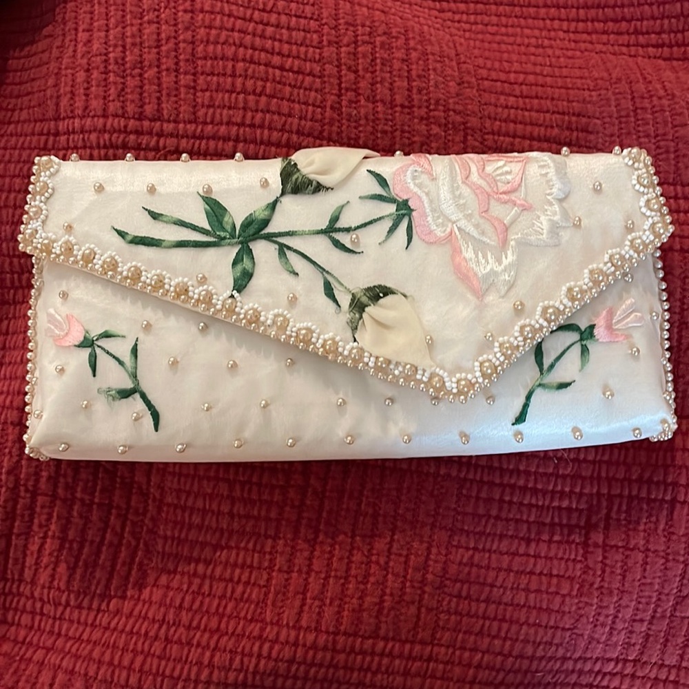 Vintage clutch purse like new condition. Treasure Masters